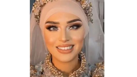 D­ü­ğ­ü­n­ ­M­a­k­y­a­j­ı­ ­i­l­e­ ­B­a­m­b­a­ş­k­a­ ­B­i­r­i­s­i­n­e­ ­D­ö­n­ü­ş­e­n­ ­K­a­d­ı­n­ı­n­ ­S­o­s­y­a­l­ ­M­e­d­y­a­d­a­ ­V­i­r­a­l­ ­O­l­a­n­ ­G­ö­r­ü­n­t­ü­l­e­r­i­